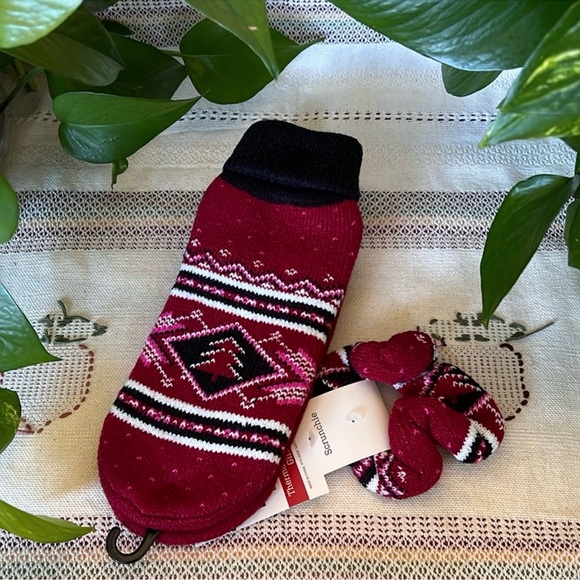 Muk Luks Thermal Slipper Socks & Scrunchie Winter Festive Christmas Gift Set - Picture 1 of 9